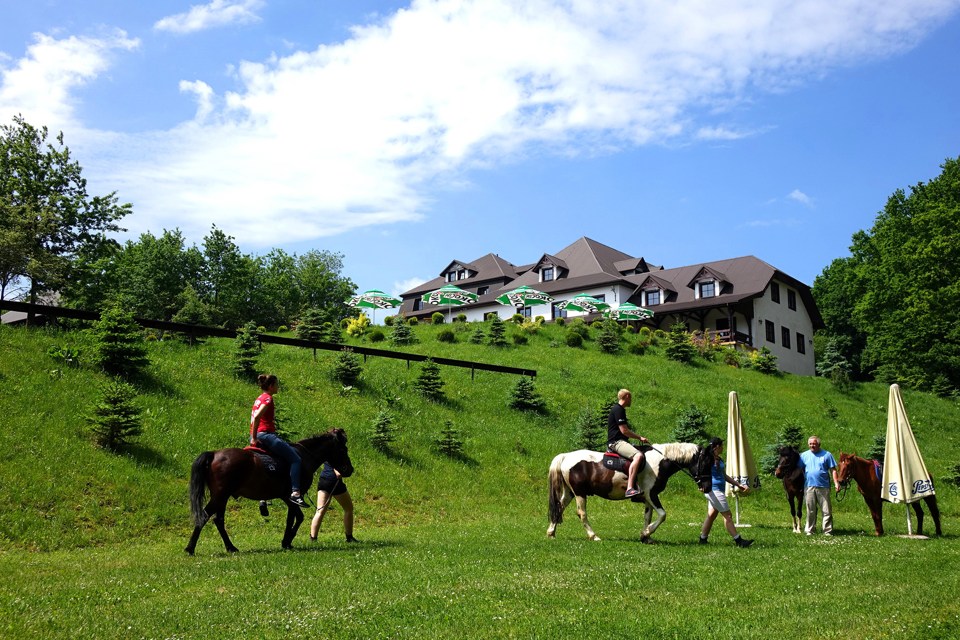 Indoor and outdoor teambuilding events